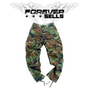 SMALL/MEDIUM GREEN CAMOUFLAGE VINTAGE MILITARY SOLDIER CARGO PANTS